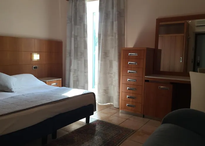 Ligure Отель Алассио