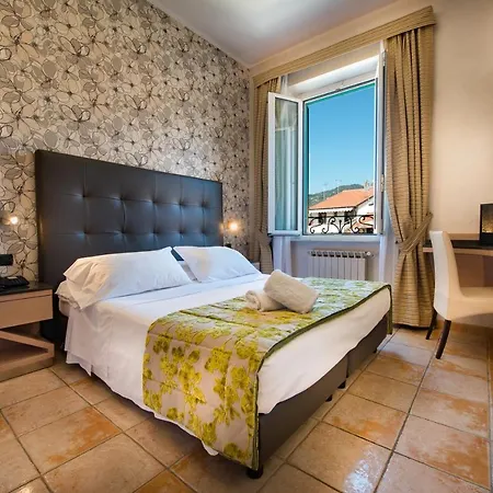 Ligure 4* Алассіо