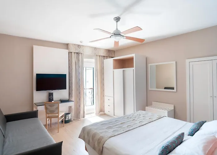 Ξενοδοχείο Ligure 4*